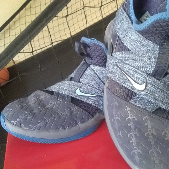 lebron anchor shoes